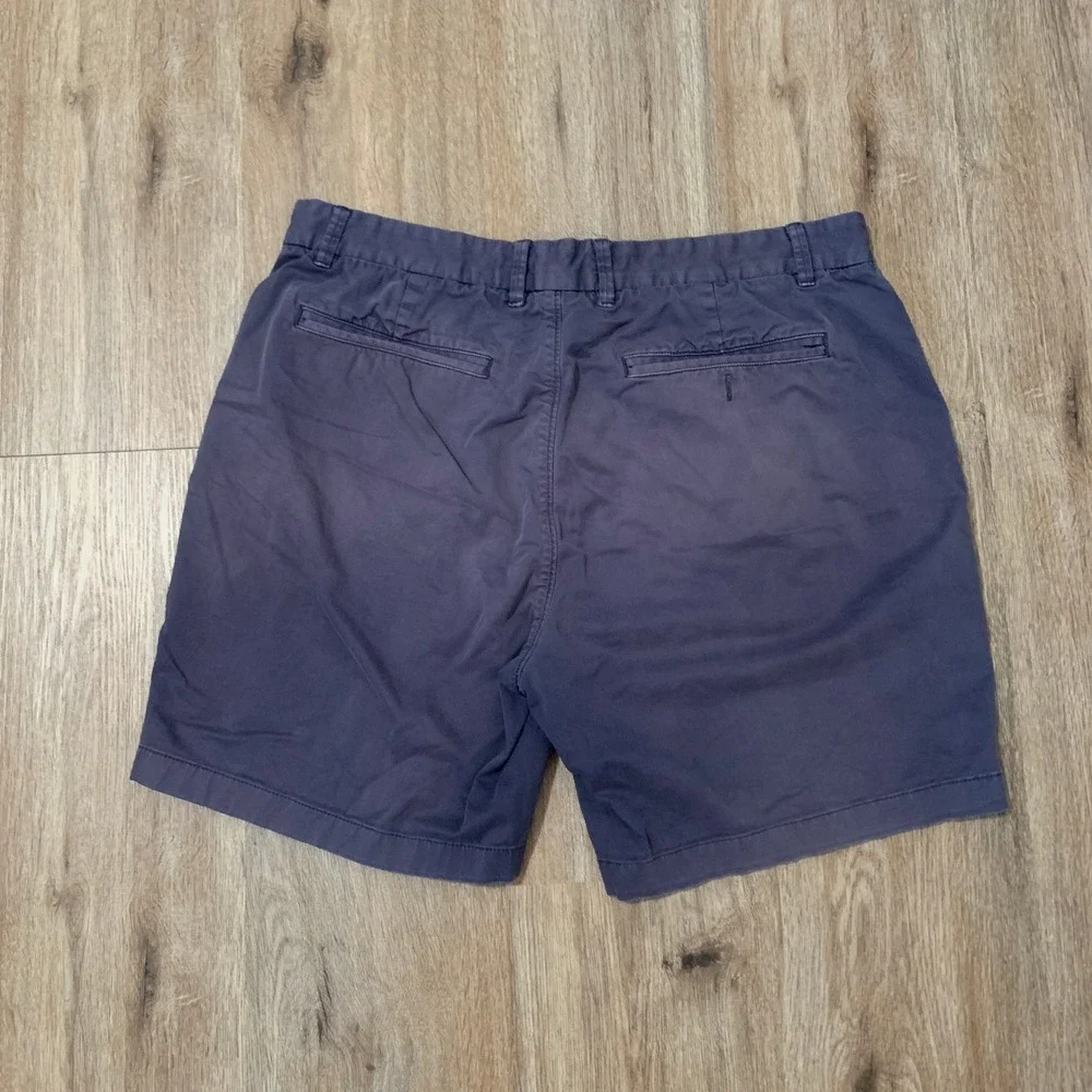 Everlane flat-front chino shorts in navy blue - size 34 mens - 7 inch